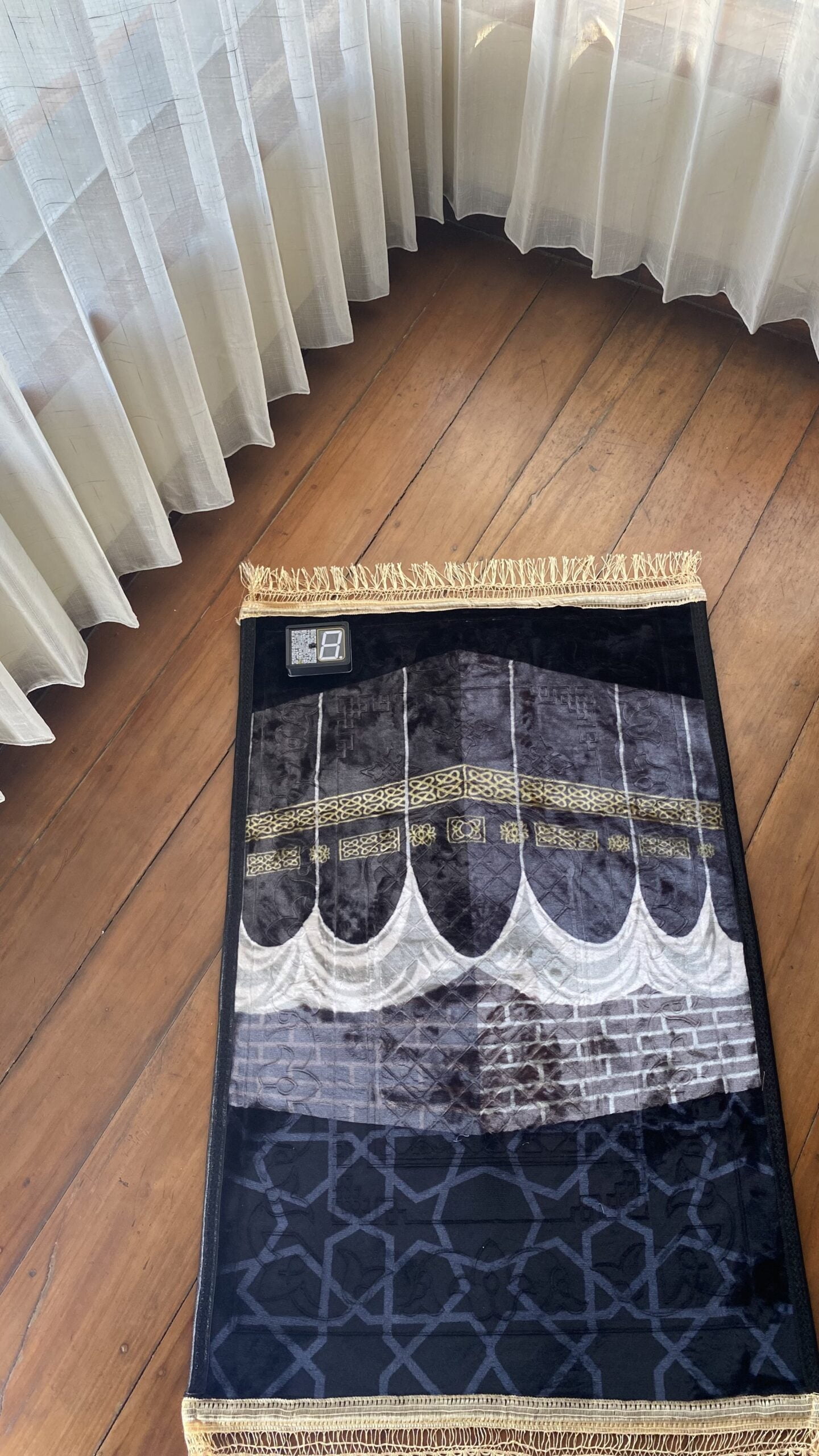 Tidak mengganggu konsentrasi salat dengan fitur "auto-off"